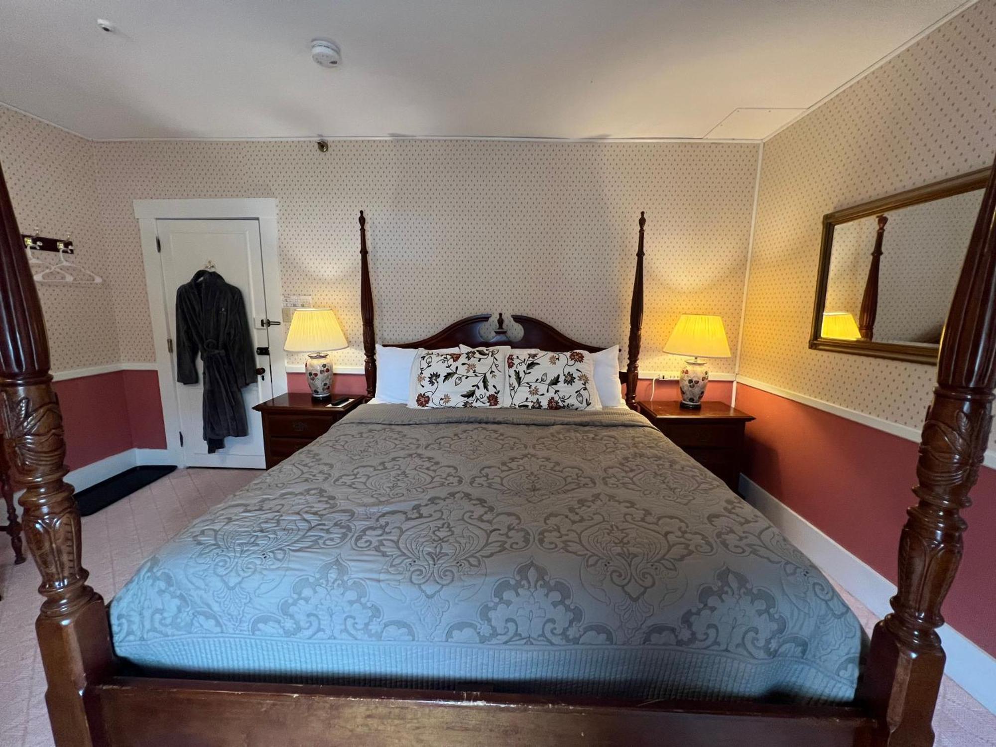 Echo Lake (adults Only) Inn